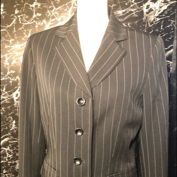 Ladies Pant Suit - Picture 1 of 3